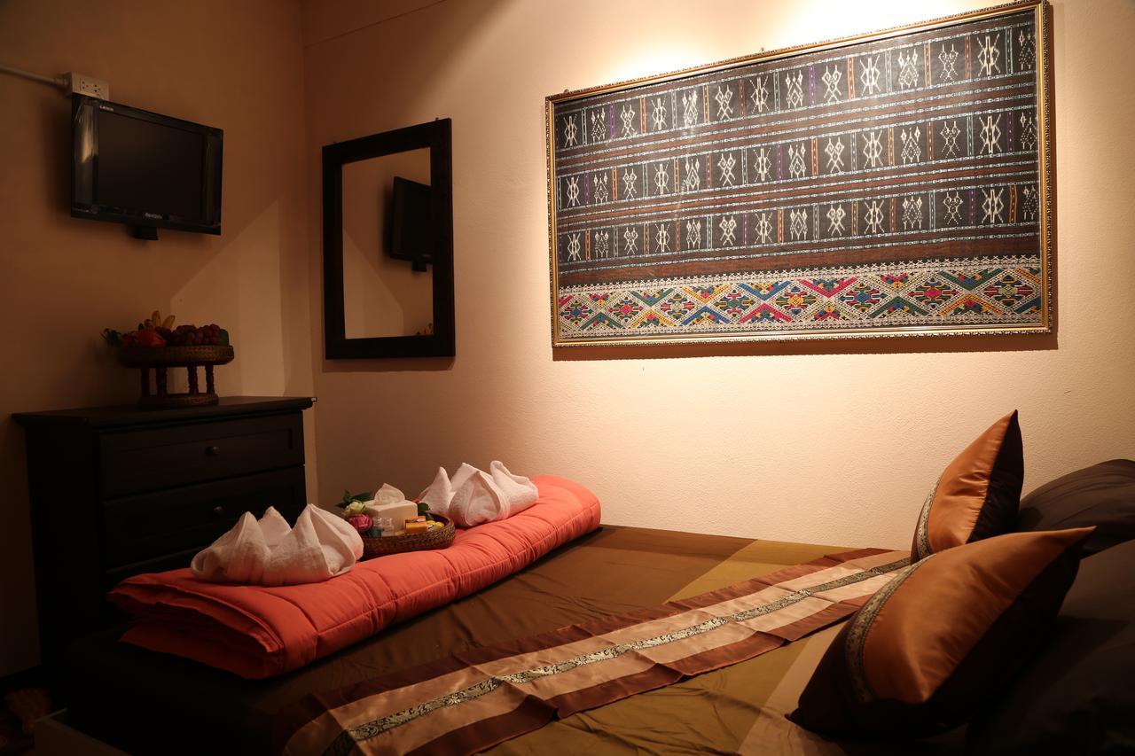 Golden Fort Guesthouse Chiang Mai Ngoại thất bức ảnh