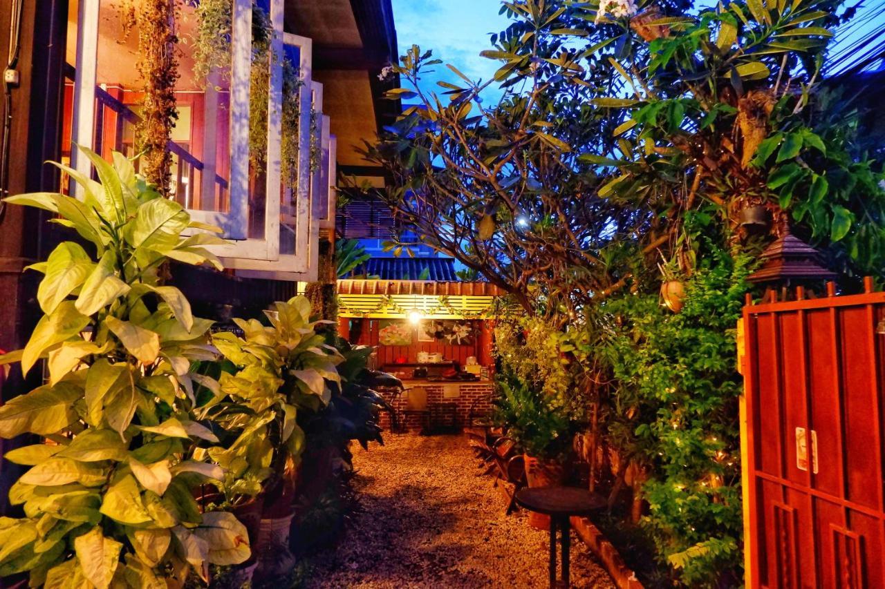 Golden Fort Guesthouse Chiang Mai Ngoại thất bức ảnh