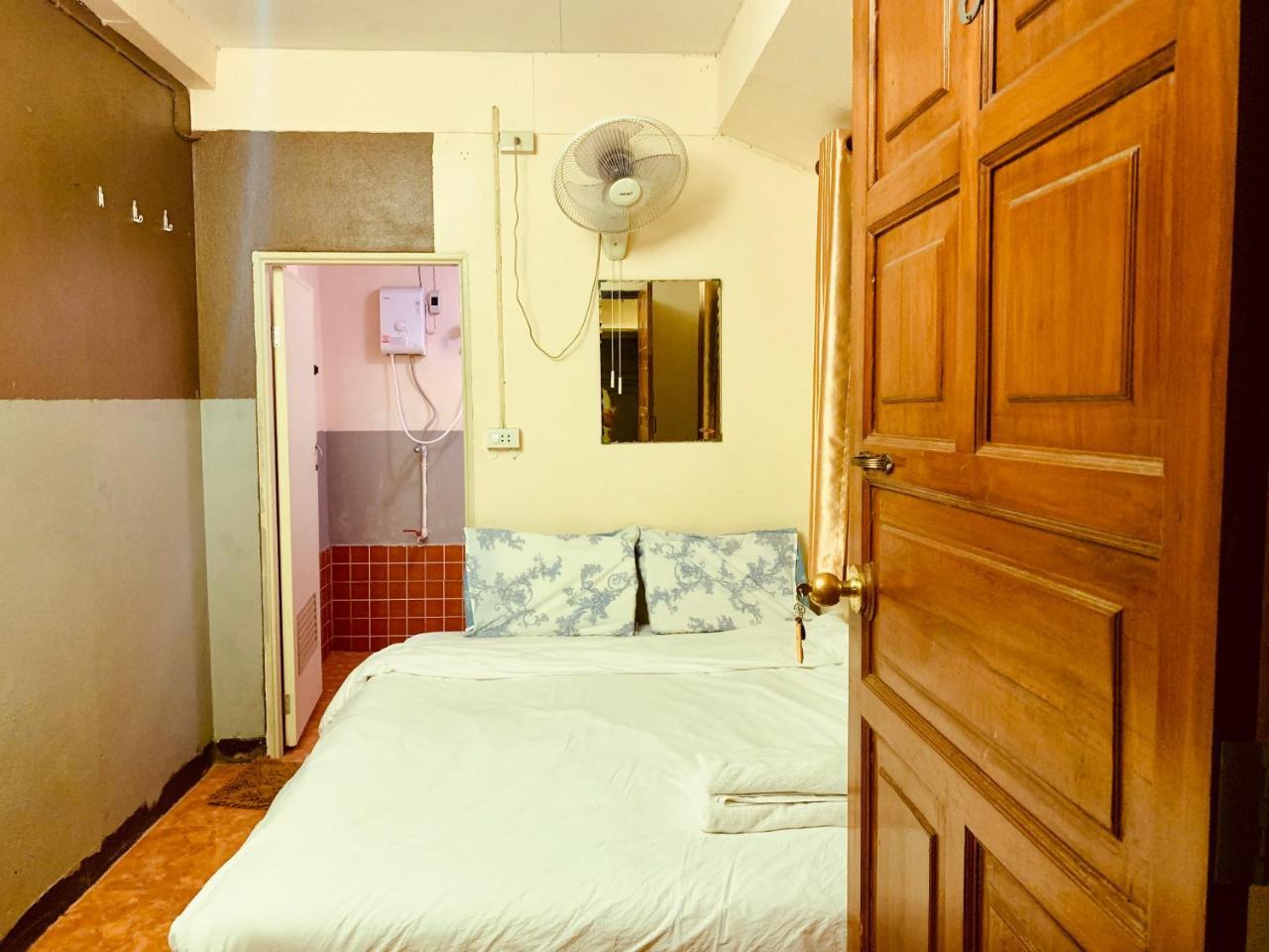 Golden Fort Guesthouse Chiang Mai Ngoại thất bức ảnh
